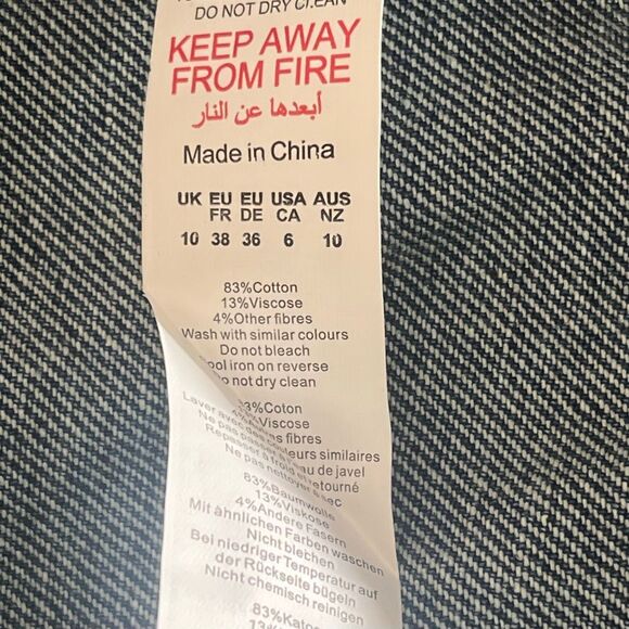 Pretty Little Thing Denim Mini Bandeau Buckle Vintage Wash Sz 6 NWT - Picture 9 of 9